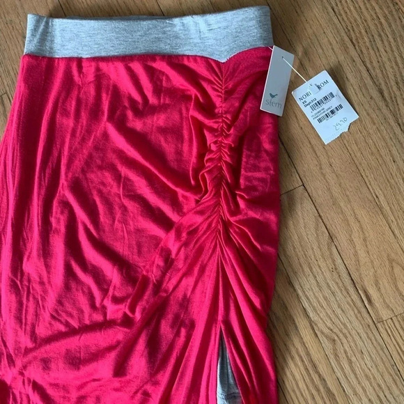 **NEW Stem Ruched Maxi Skirt - Picture 4 of 8